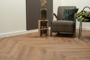 Floer-Walvisgraat-PVC-Narwal-Nootbruin-sfeer-perspectief