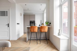 floer-floerboden-Walfischgrät-vinylboden-bryde-braun-küche-einrichtung