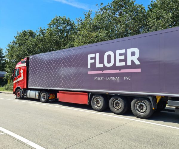 Floer-LKW-liefern-Boden-Böden