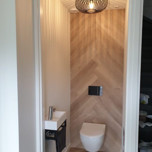 Vinylboden an der Wand: Inspiration, Tipps und Anwendungen