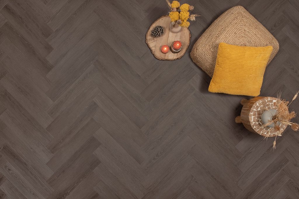 Floer-Visgraat-PVC-Zwart-Eiken-sfeer-topdown