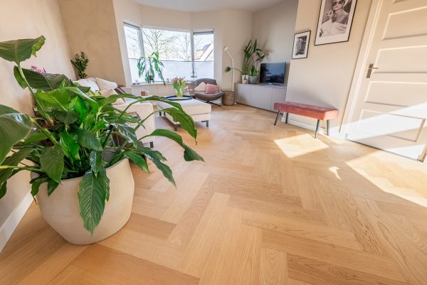 Floer-Hybrid-Holz-boden-Natur-Eiche-Fischgrät-produkt-10