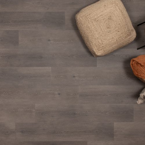 Die Unterschiede zwischen Klebe Vinyl und Hybrid Holz Böden