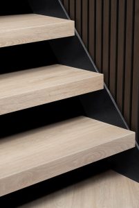 Floer-Treppen-Aufsetzstufe-Unbehandelt-Eiche-Untere-Stufe