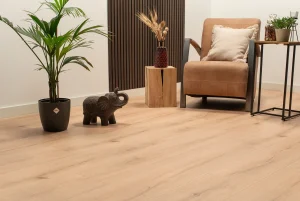 Floer-Städte-Laminat-Bergamo-Braun-Eiche-ambiente-akupanel-perspektive