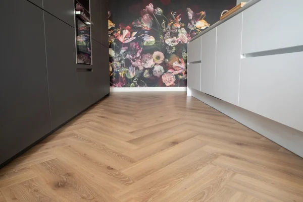 Floer-Fischgrät-Laminat-Natur-Eiche-Boden-stimmung-8