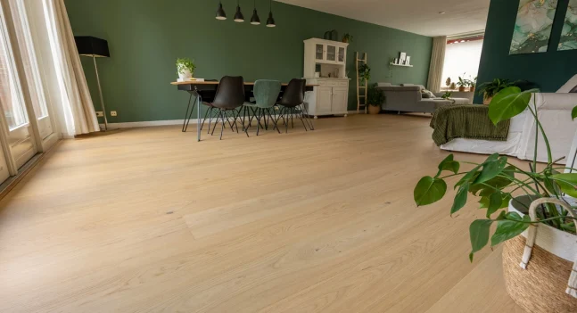 Floer-floerboden-Hybrid-Holzboden-Reine-Eiche-Subtil-Wohnung-Einrichtung