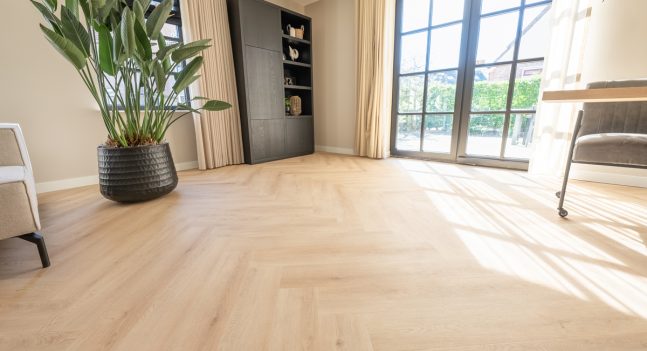 Floer-floerboden-Walfischgrät-Klick-Vinylboden-Cetus-Creme-Einrichtung-Wohnzimmer-3