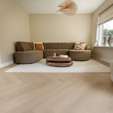 Floer-floerboden-Walfischgrät-Klick-Vinylboden-Swordfish-Sand-Wohnzimmer-6