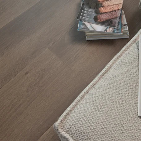 Floer Landhaus Click-Vinyl Boden Dunkle Eiche Wohnzimmer