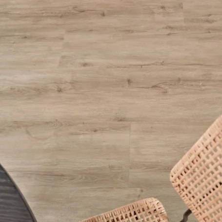 Floer Landhaus Klick Vinyl Boden Graue Eiche Wohnzimmer