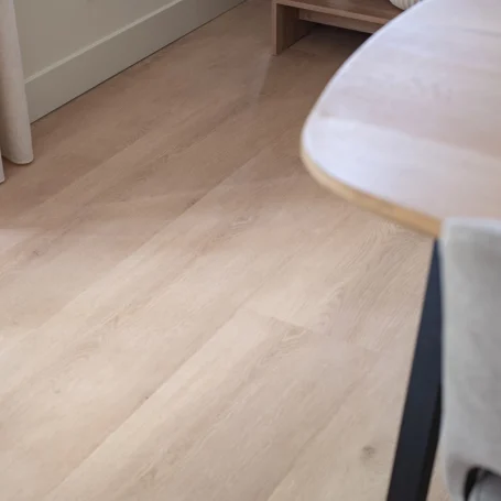Floer Landhaus Klick Vinyl Boden Verwitterte Eiche Wohnzimmer
