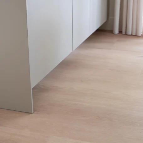 Floer Landhaus Klick Vinyl Boden Verwitterte Eiche Wohnzimmer