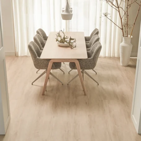 Floer Landhaus Klick Vinyl Creme Eiche das Wohnzimmer