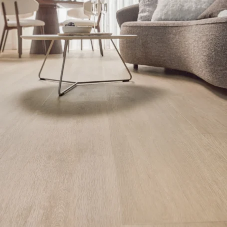 Floer Landhaus Klick Vinyl Natur Eiche das Wohnzimmer