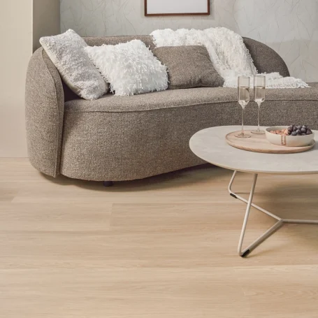 Floer Landhaus Klick Vinyl Natur Eiche das Wohnzimmer