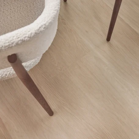 Floer Landhaus Klick Vinyl Natur Eiche das Wohnzimmer