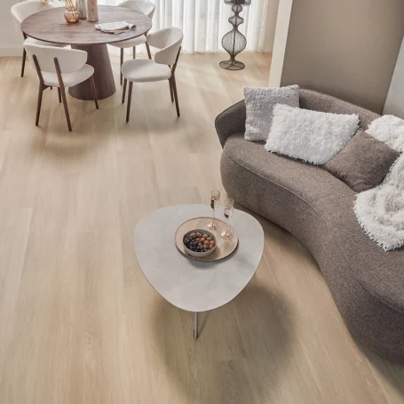 Floer Landhaus Klick Vinyl Natur Eiche das Wohnzimmer
