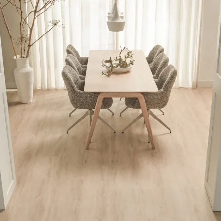 Floer Landhaus Vinyl Creme Eiche das Wohnzimmer
