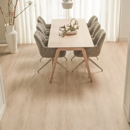 Floer Landhaus Vinyl Creme Eiche das Wohnzimmer