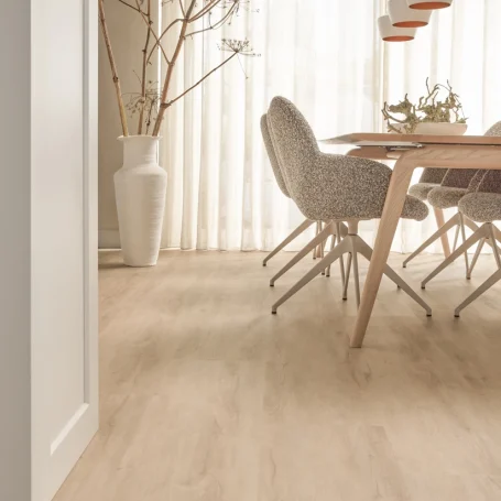 Floer Landhaus Vinyl Creme Eiche das Wohnzimmer