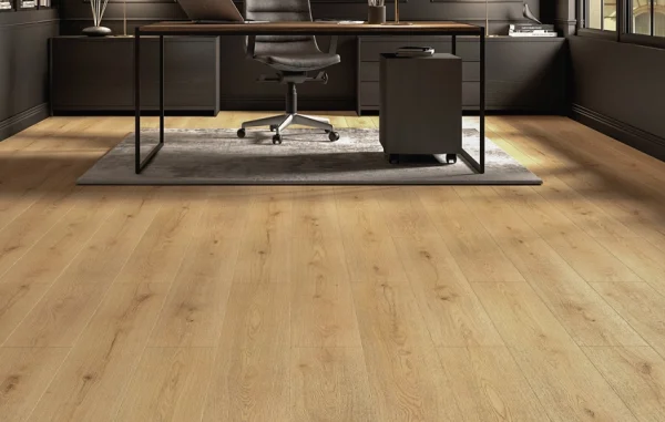 Floer Hybrid Laminat Fischgrät boden Novara Natur Eiche stimmungsbild